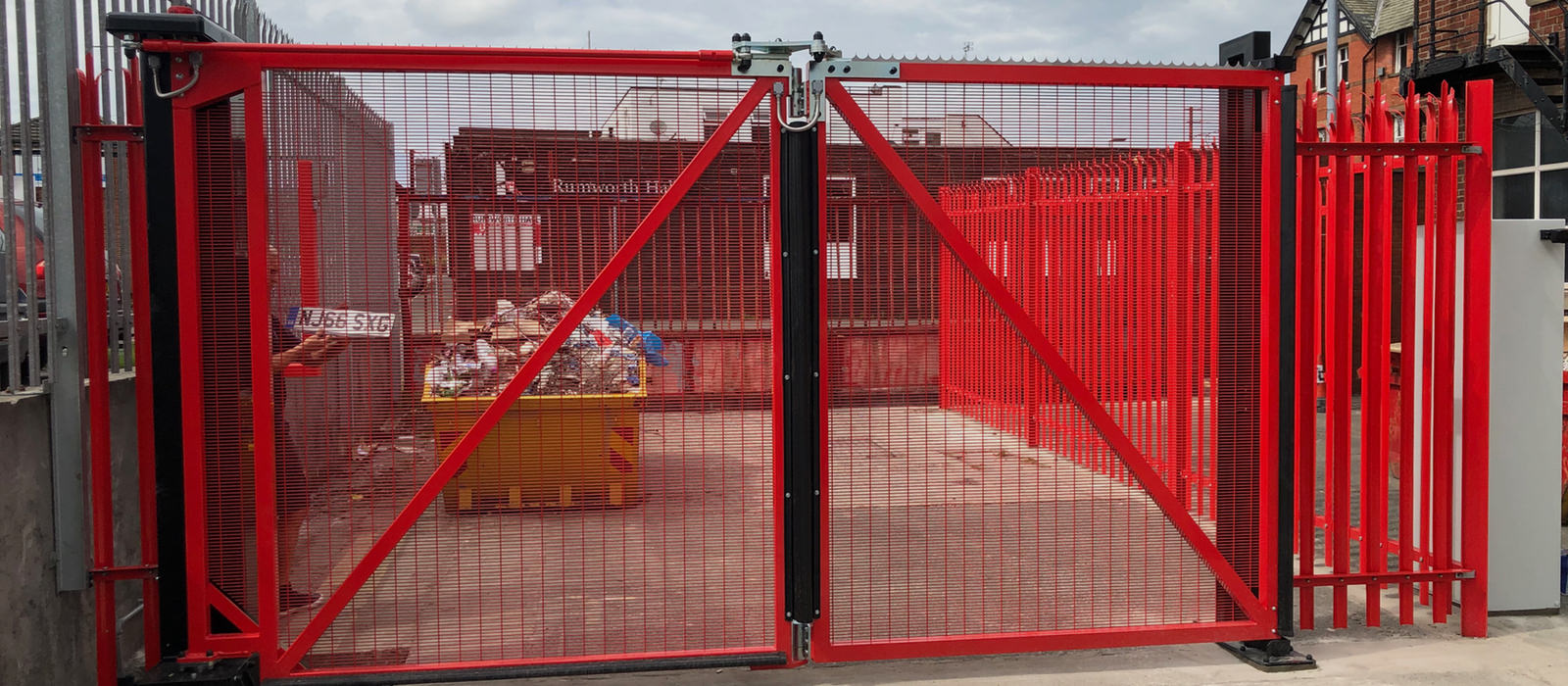 Bifold fence clearance